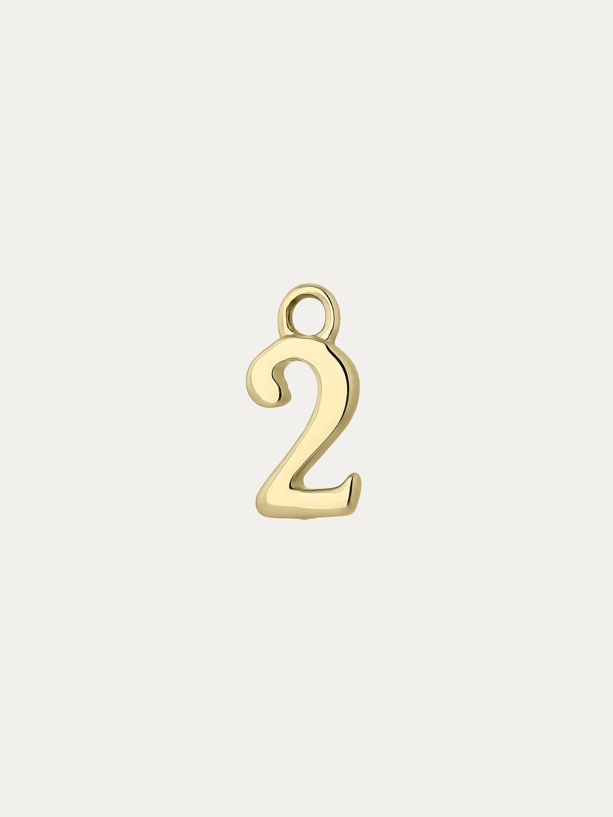 Charm de oro amarillo de 14K con número 2