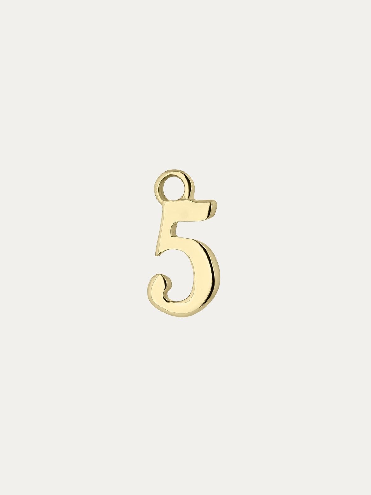 Charm de oro amarillo de 14K con número 5