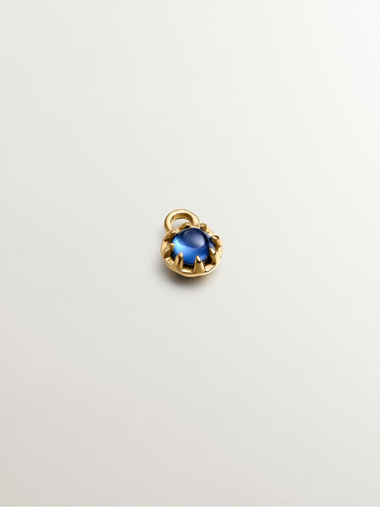Charm de oro amarillo de 14K con zafiro azul