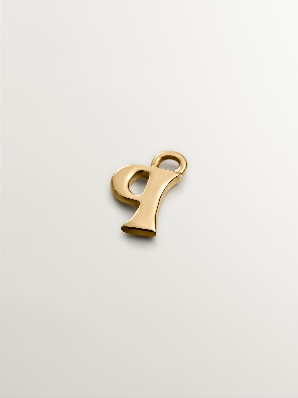 Charm de oro amarillo de 14K con letra P