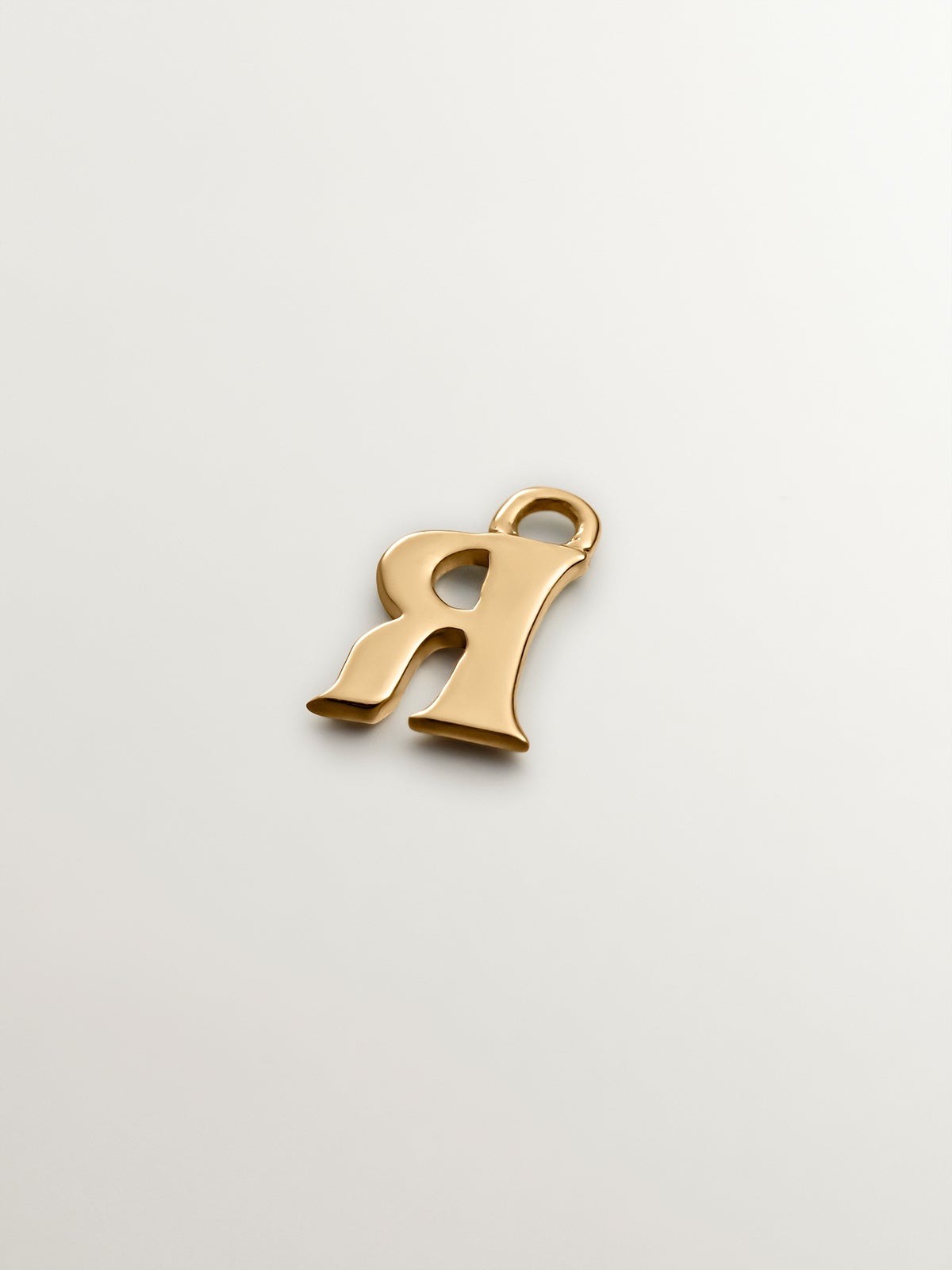 Charm de oro amarillo de 14K con letra R