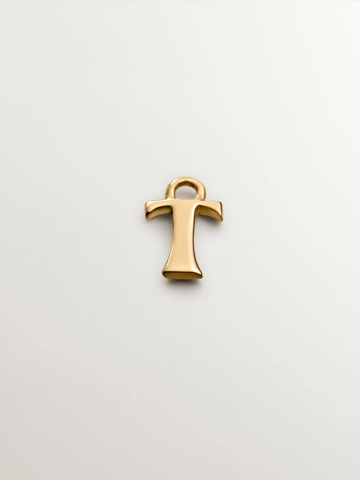 Charm de oro amarillo de 14K con letra T