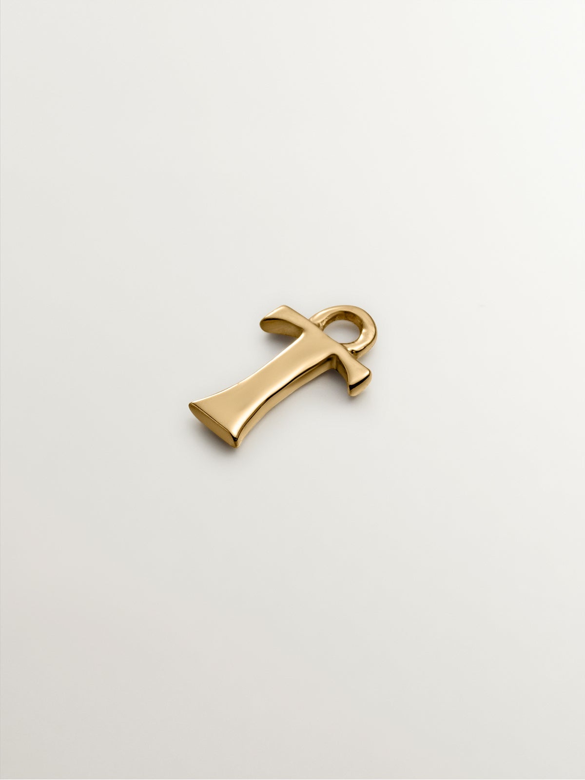 Charm de oro amarillo de 14K con letra T