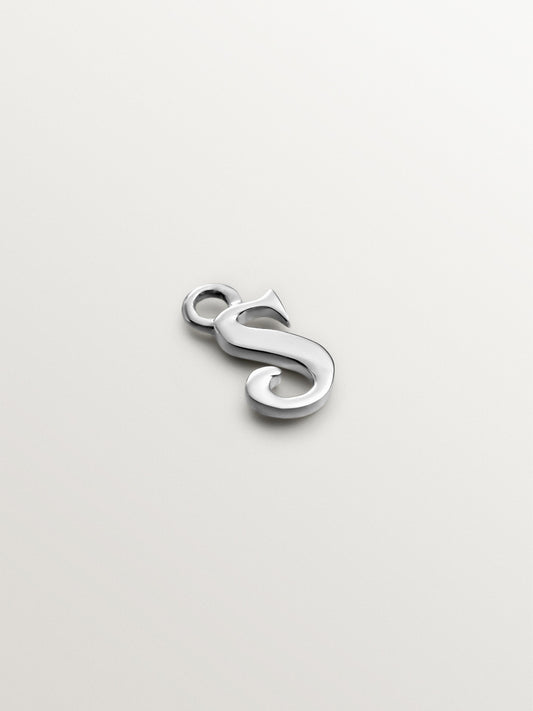 Charm de oro blanco de 14K con inicial S