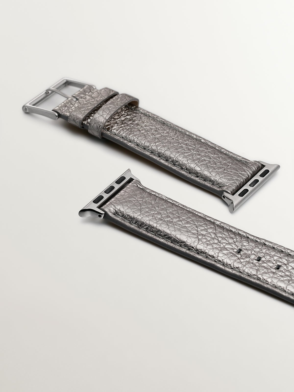 Correa para Apple Watch de cuero gris titanio con acabado de piel de búfalo