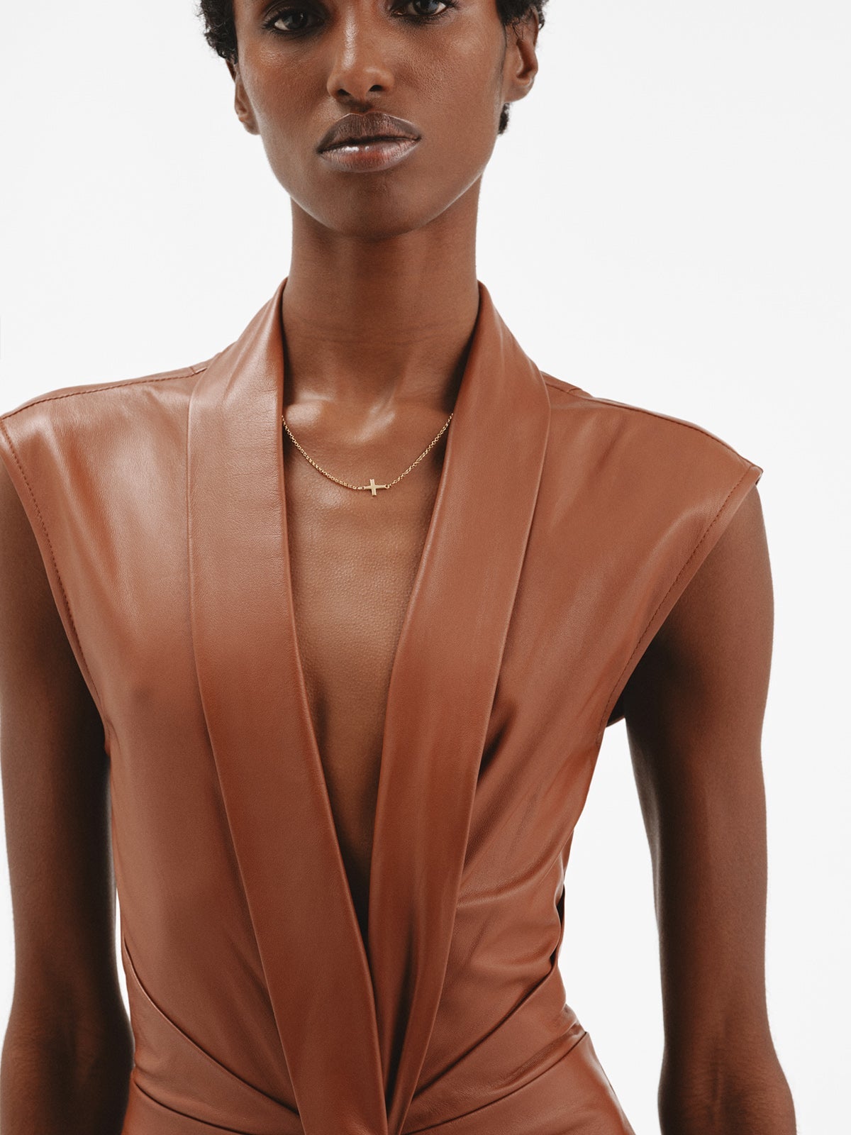 Colgante de plata 925 bañada en oro amarillo de 18K con cruz