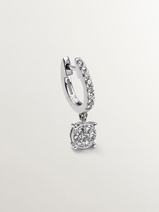 Pendiente individual de oro blanco de 18K con pavé de diamantes y diamante colgante