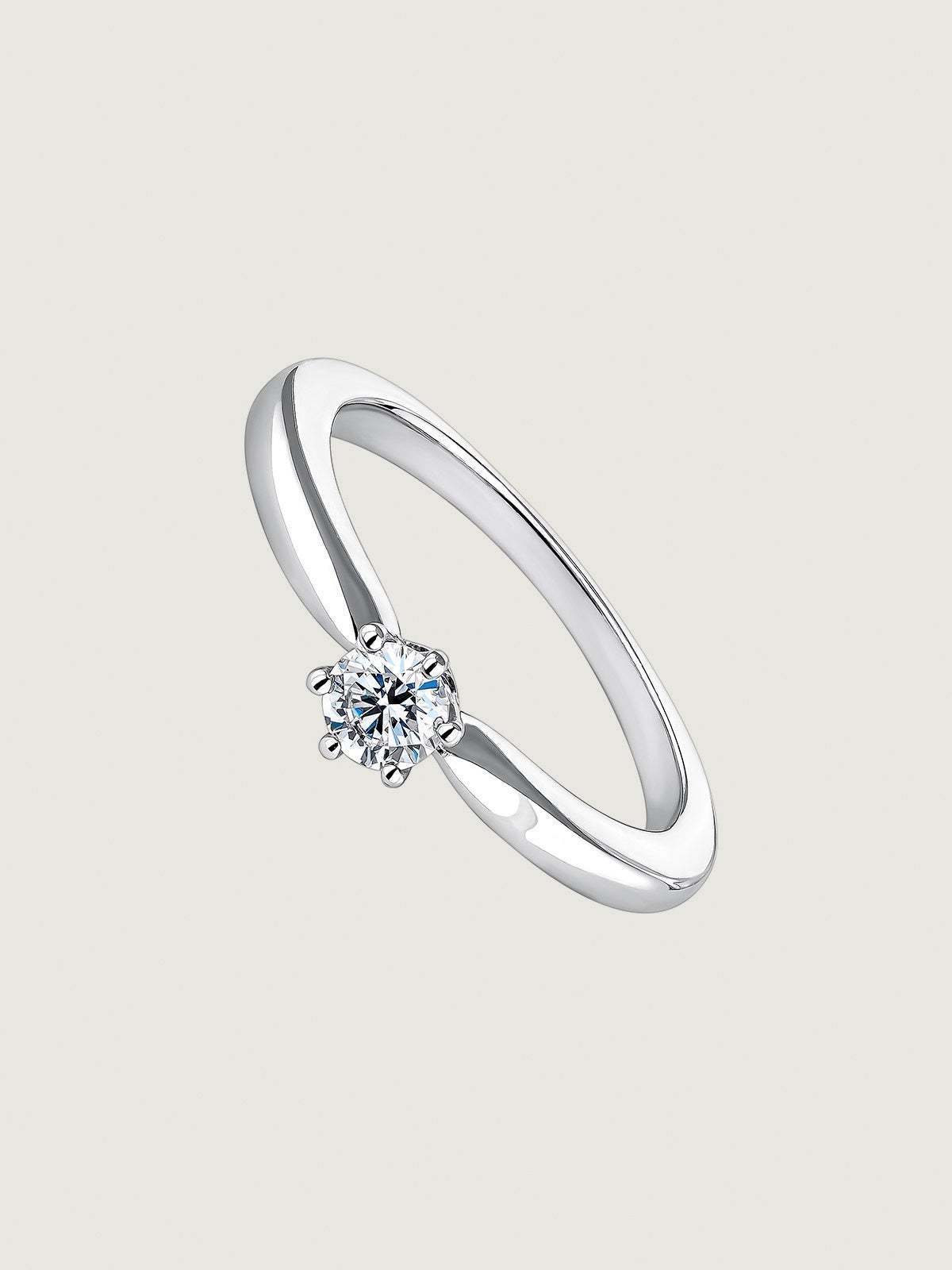 Anillo solitario de oro blanco de 18K con diamante 0,25 cts