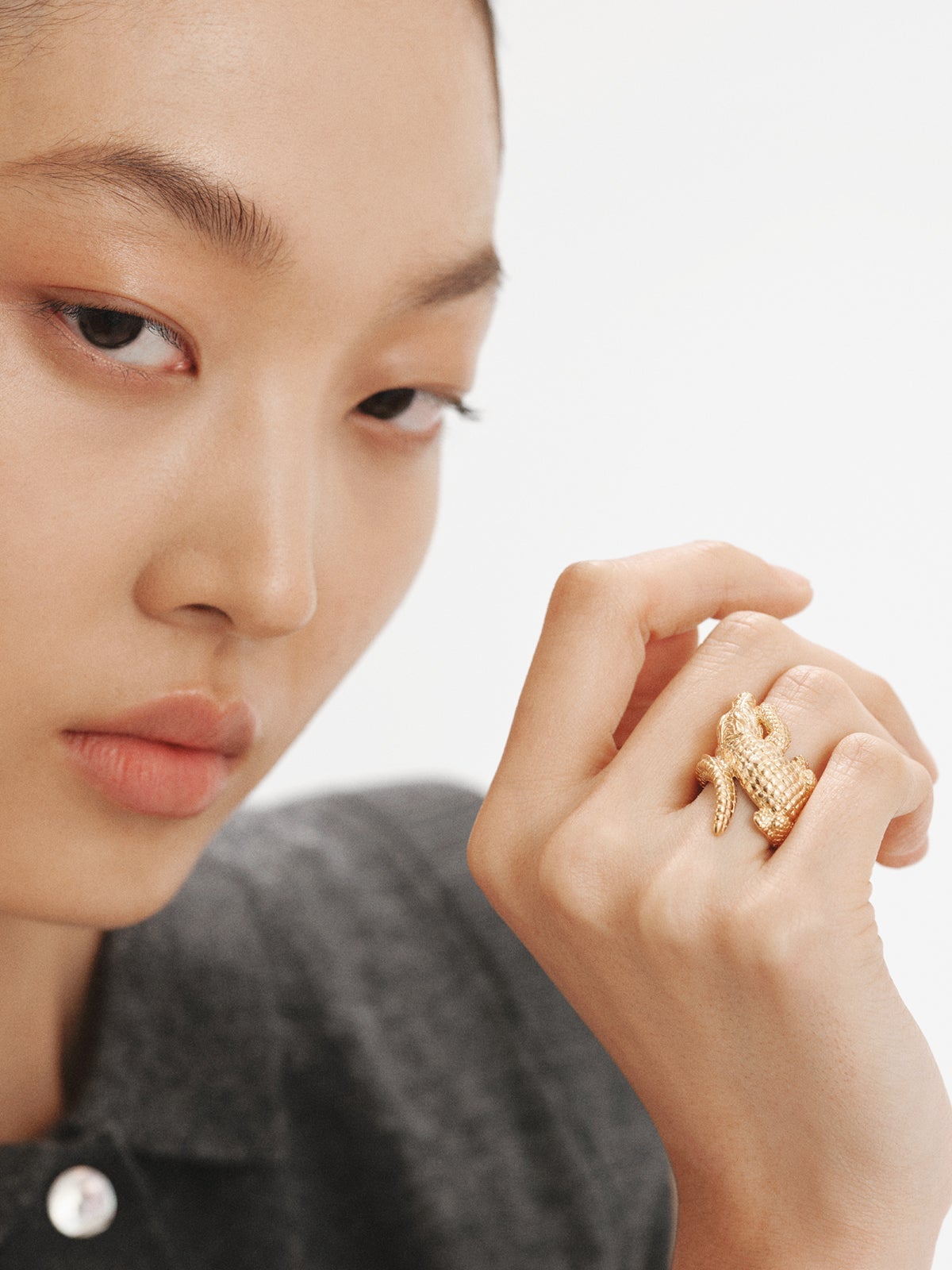 925 Silver wide ring, dipped in 18K yellow gold, in the shape of a crocodile.