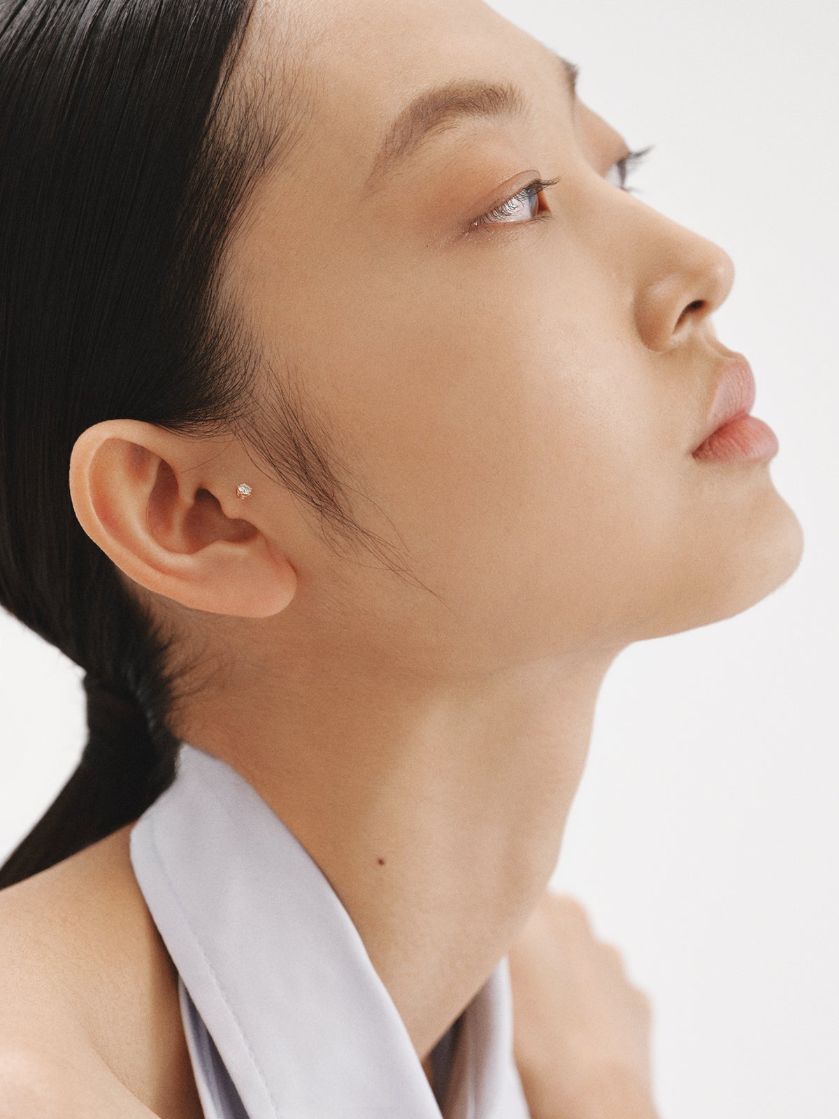 Pendiente individual de oro amarillo de 18K con diamante en talla brillante