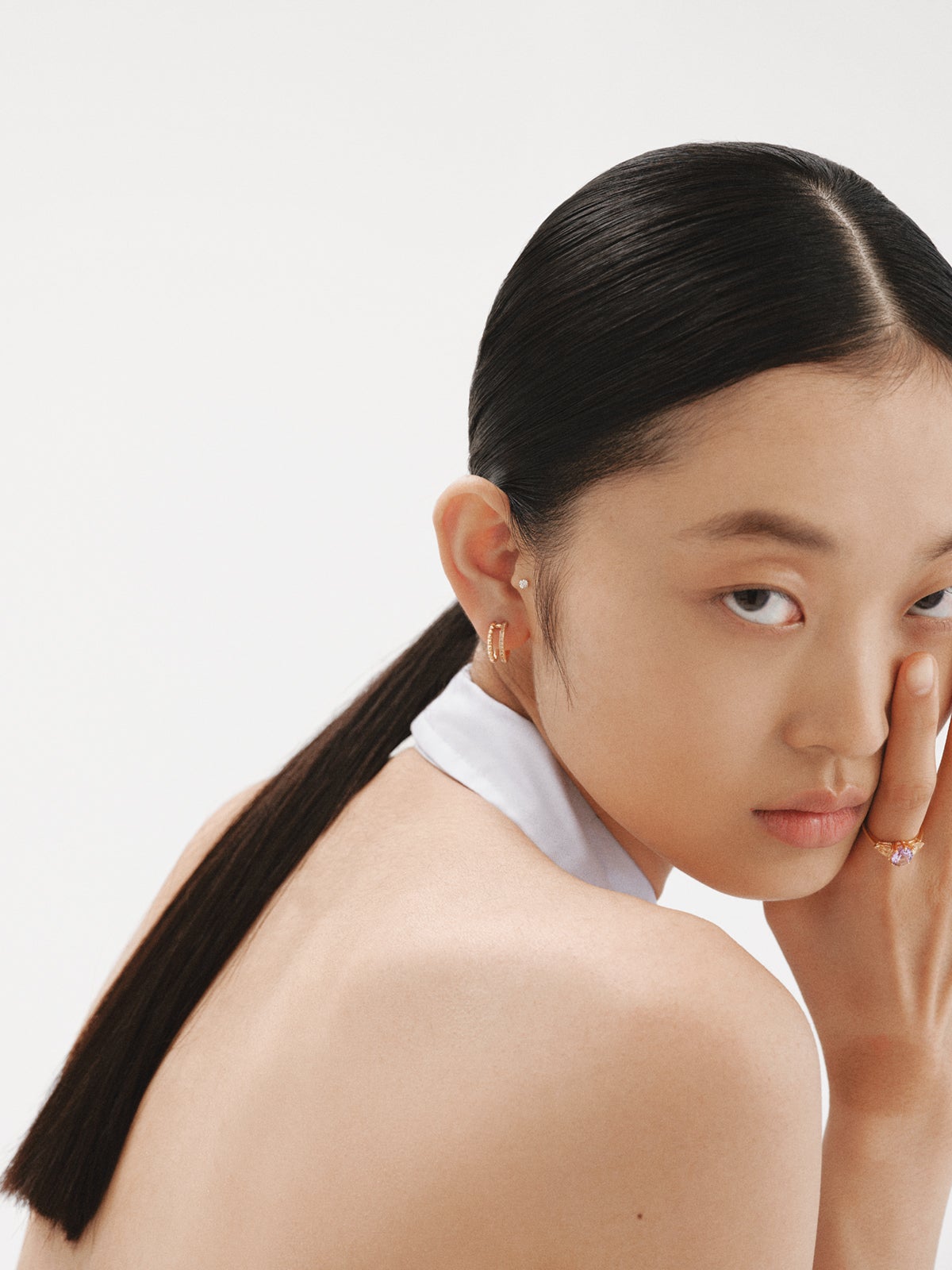 Pendiente individual de oro amarillo de 18K con diamante en talla brillante