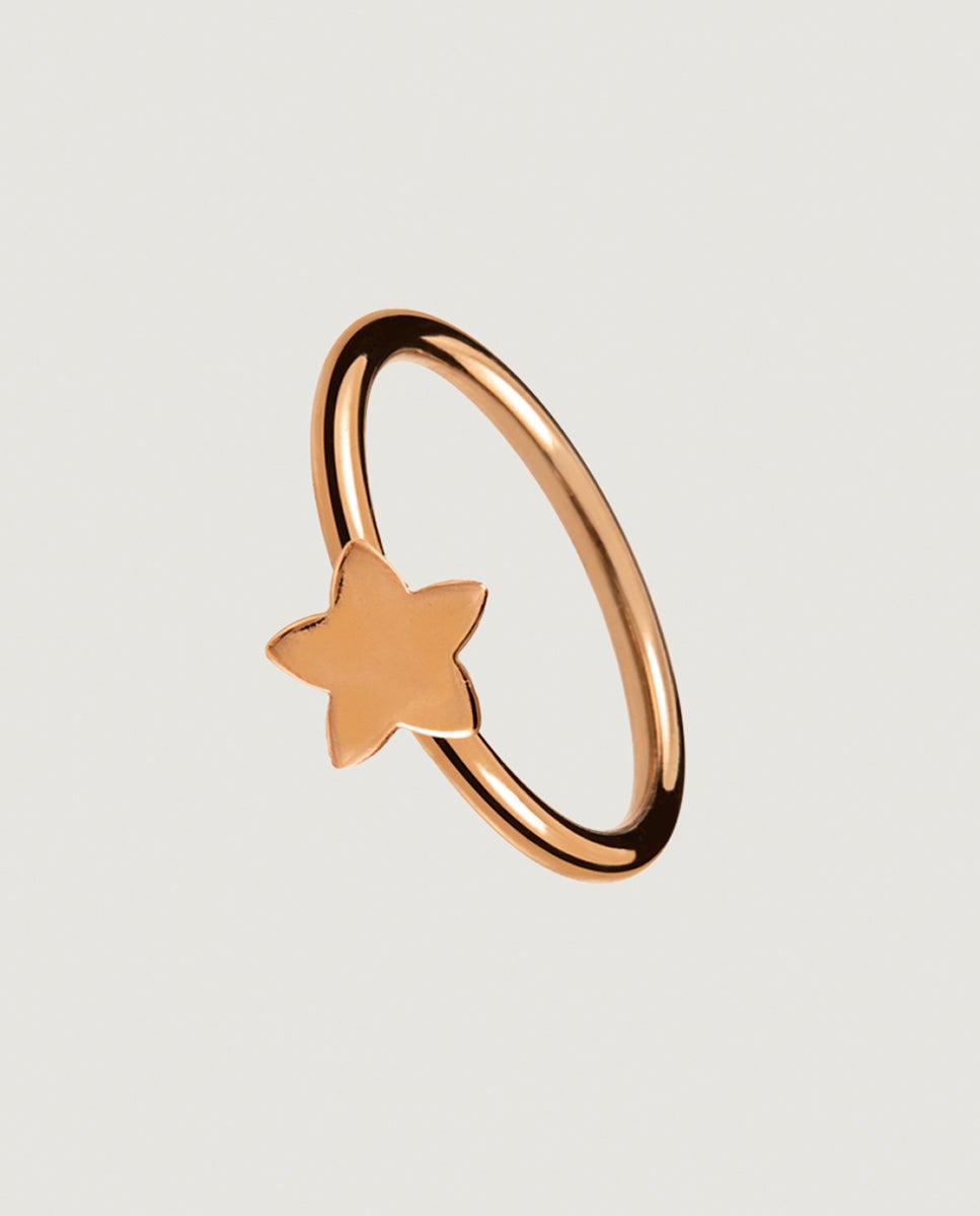 Anillo de plata bañado en oro rosa con motivo estrella
