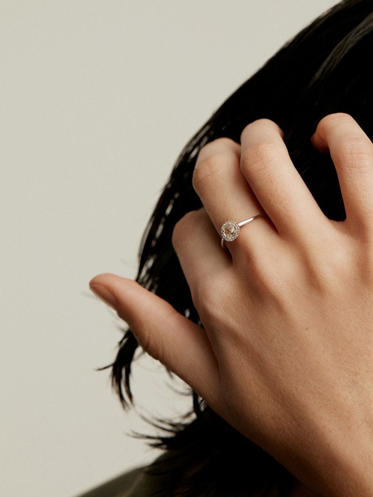 Anillo de plata 925 con topacios blancos y zafiros blancos