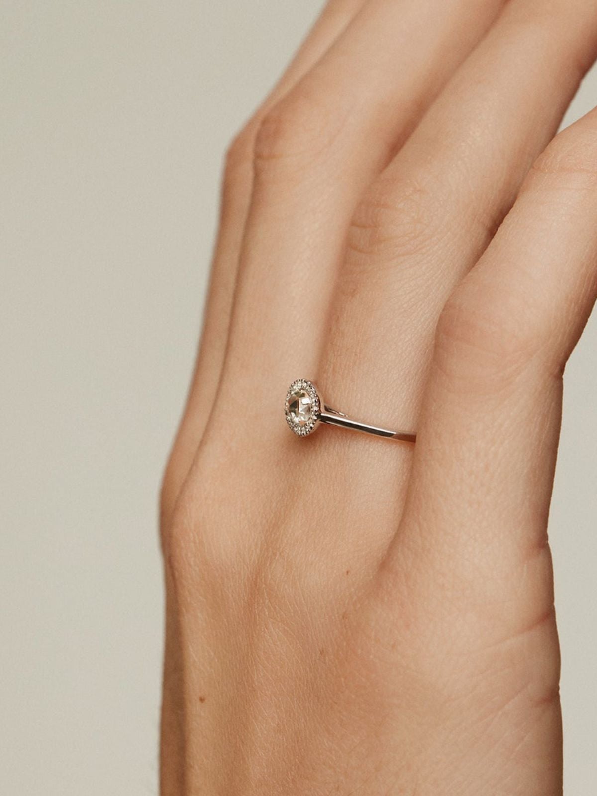 Anillo de plata 925 con topacios blancos y zafiros blancos