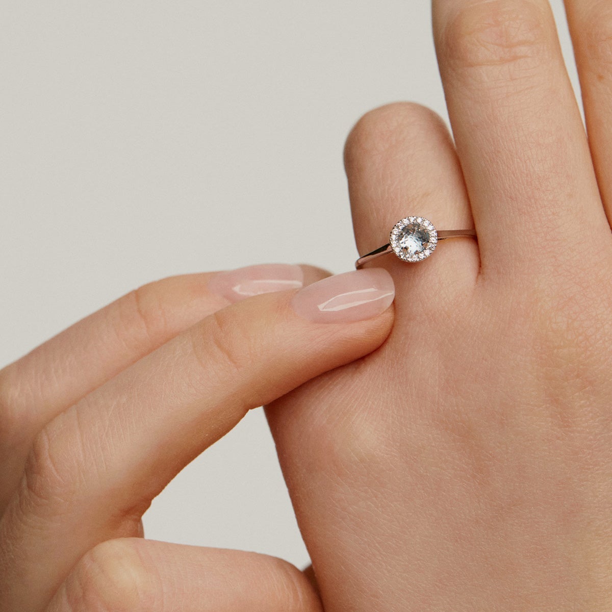 Anillo de plata 925 con topacio azul y diamantes