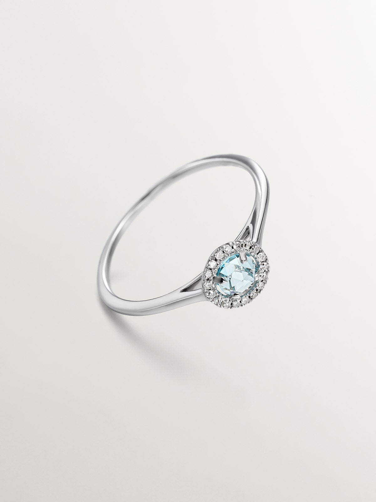 Anillo de plata 925 con topacio azul y diamantes