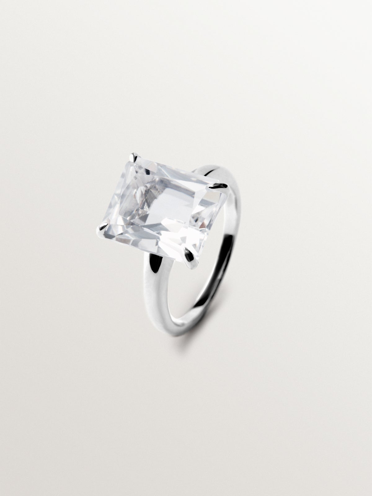 Anillo solitario de plata 925 con cuarzo blanco