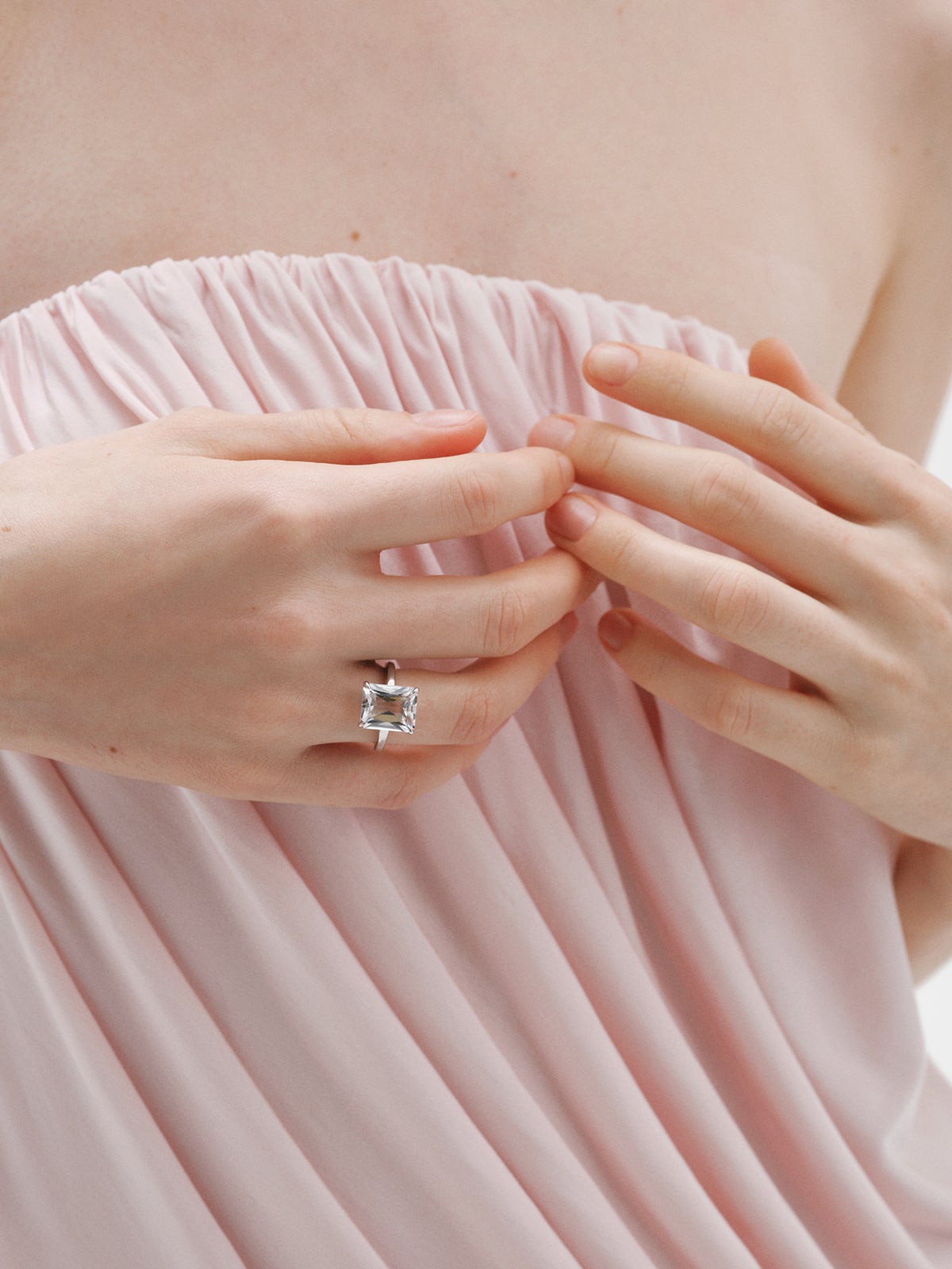 Anillo solitario de plata 925 con cuarzo blanco