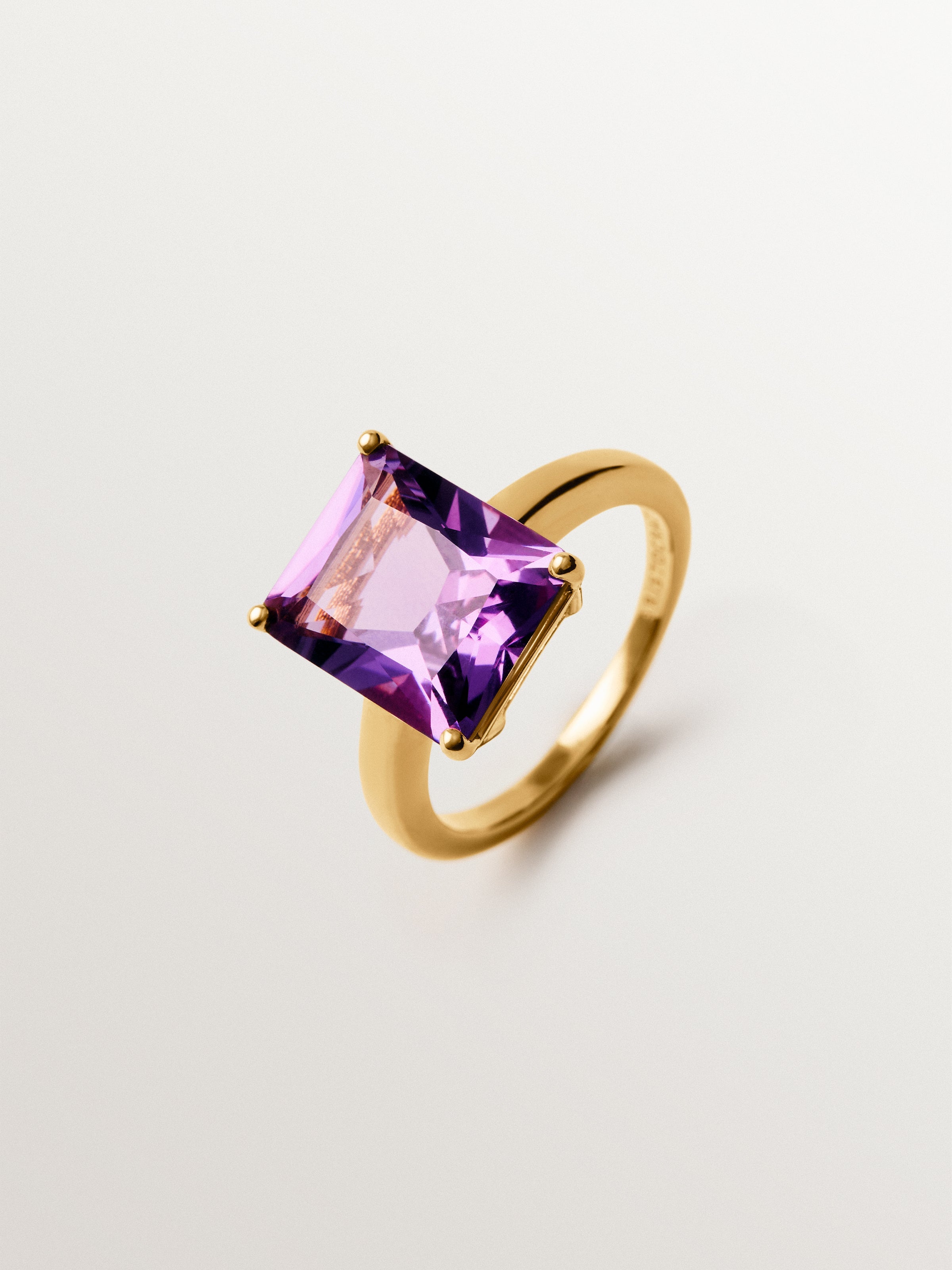 Anillo de plata 925 bañada en oro amarillo de 18K con amatista rosa