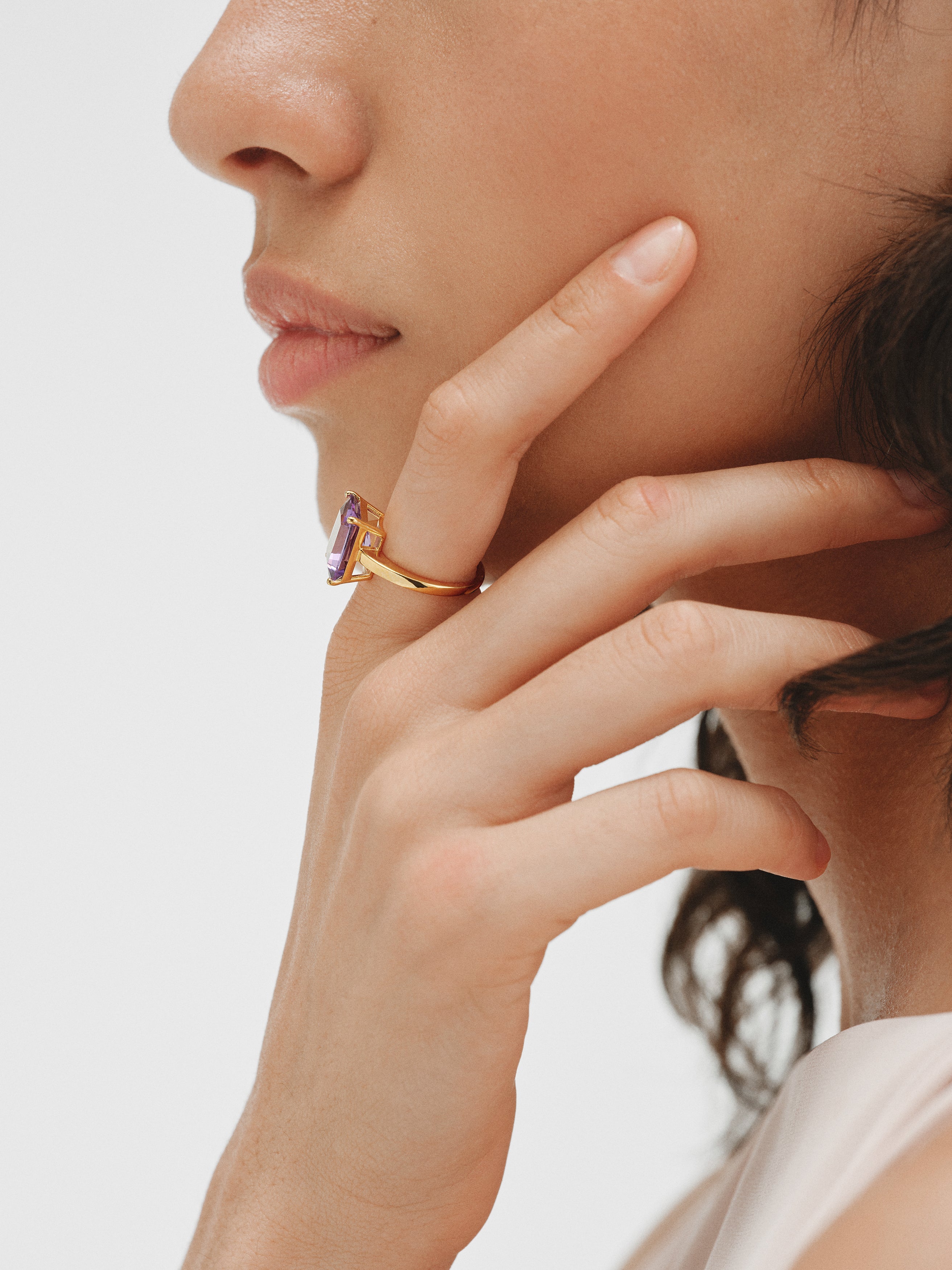 Anillo de plata 925 bañada en oro amarillo de 18K con amatista rosa