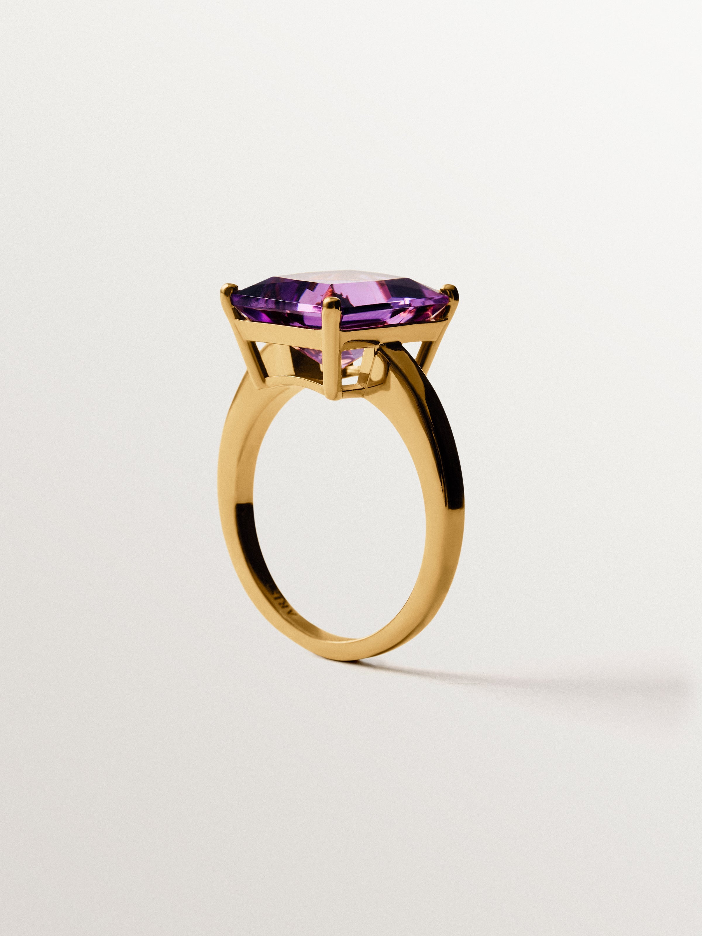 Anillo de plata 925 bañada en oro amarillo de 18K con amatista rosa