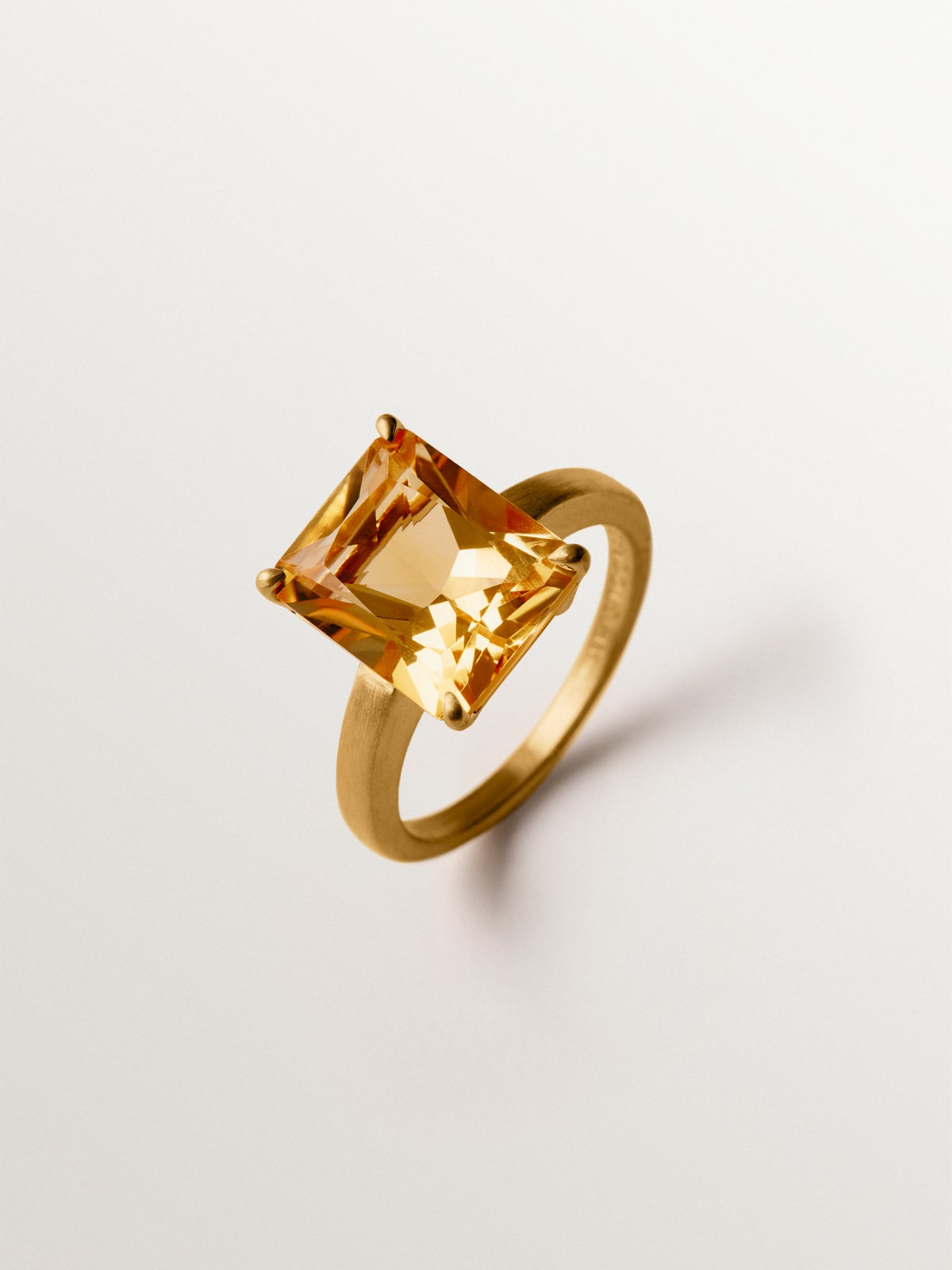 Anillo de plata 925 bañada en oro amarillo de 18K con citrino naranja