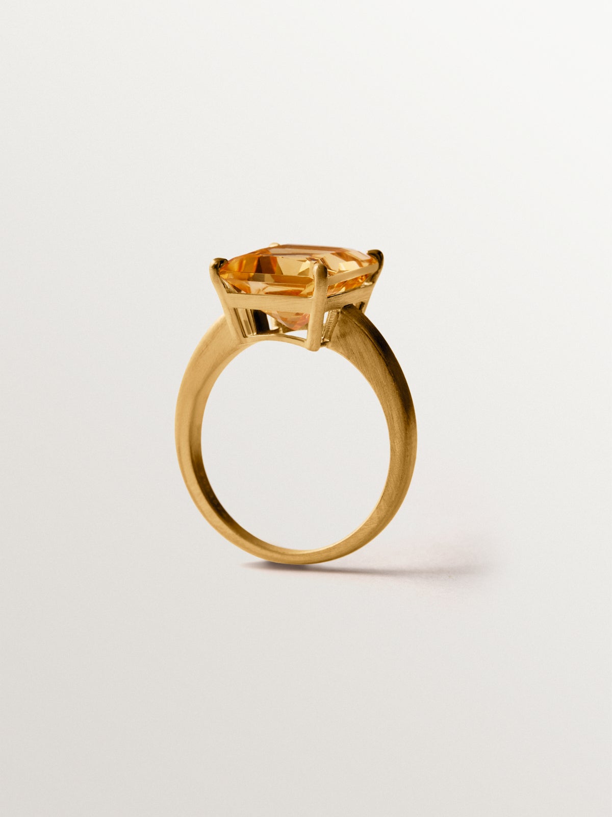 Anillo de plata 925 bañada en oro amarillo de 18K con citrino naranja