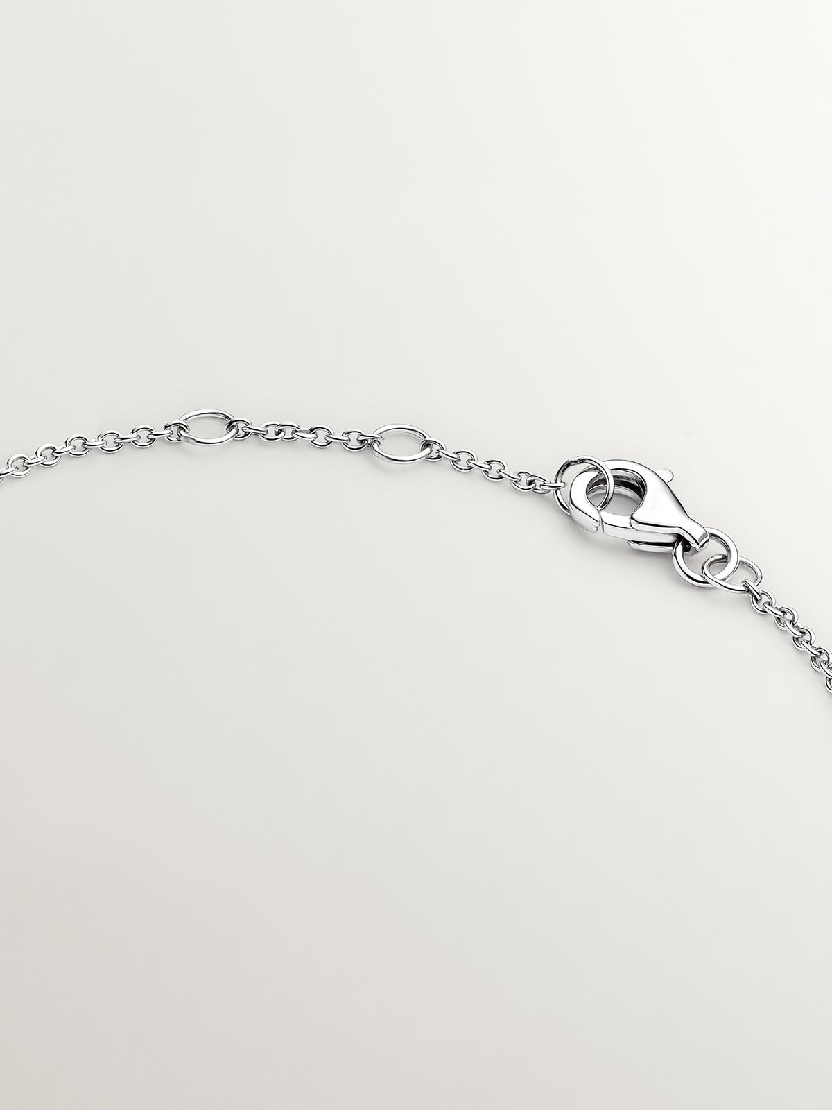 Pulsera de oro blanco de 18K con infinito y diamantes