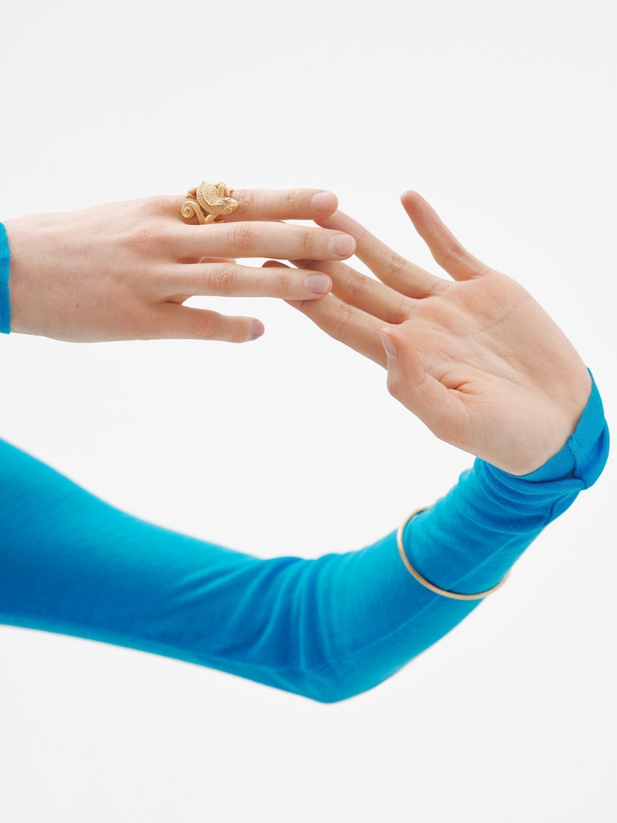 Anillo ancho de plata 925 bañada en oro amarillo de 18K con forma de camaleón