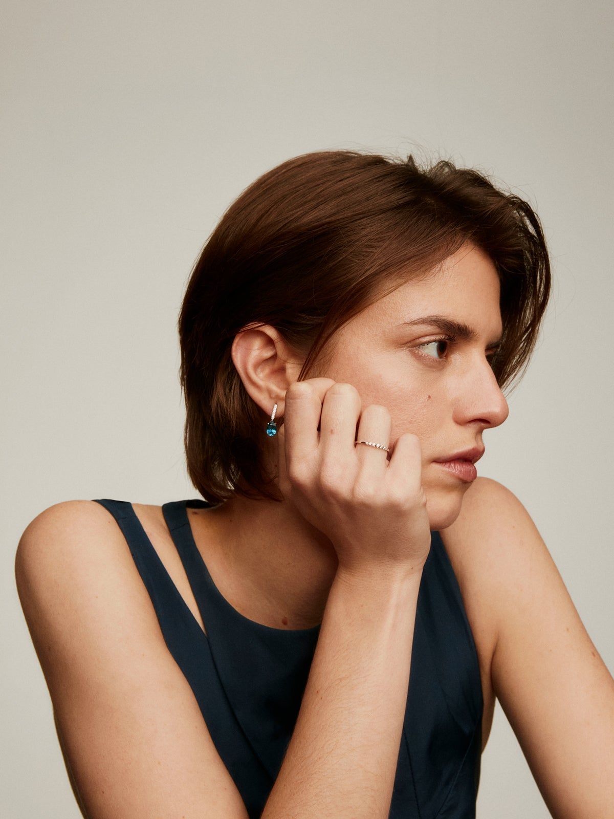 Anillo de oro blanco de 18K con diamantes en talla brillante