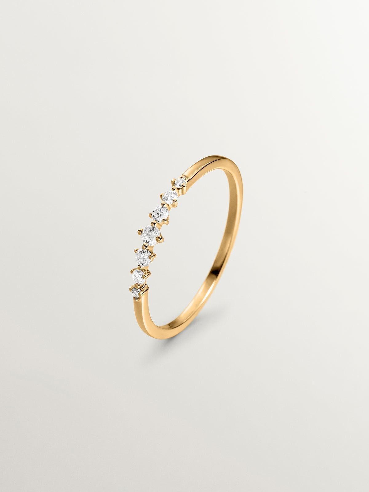 Anillo de oro amarillo de 18K con diamantes en talla brillante