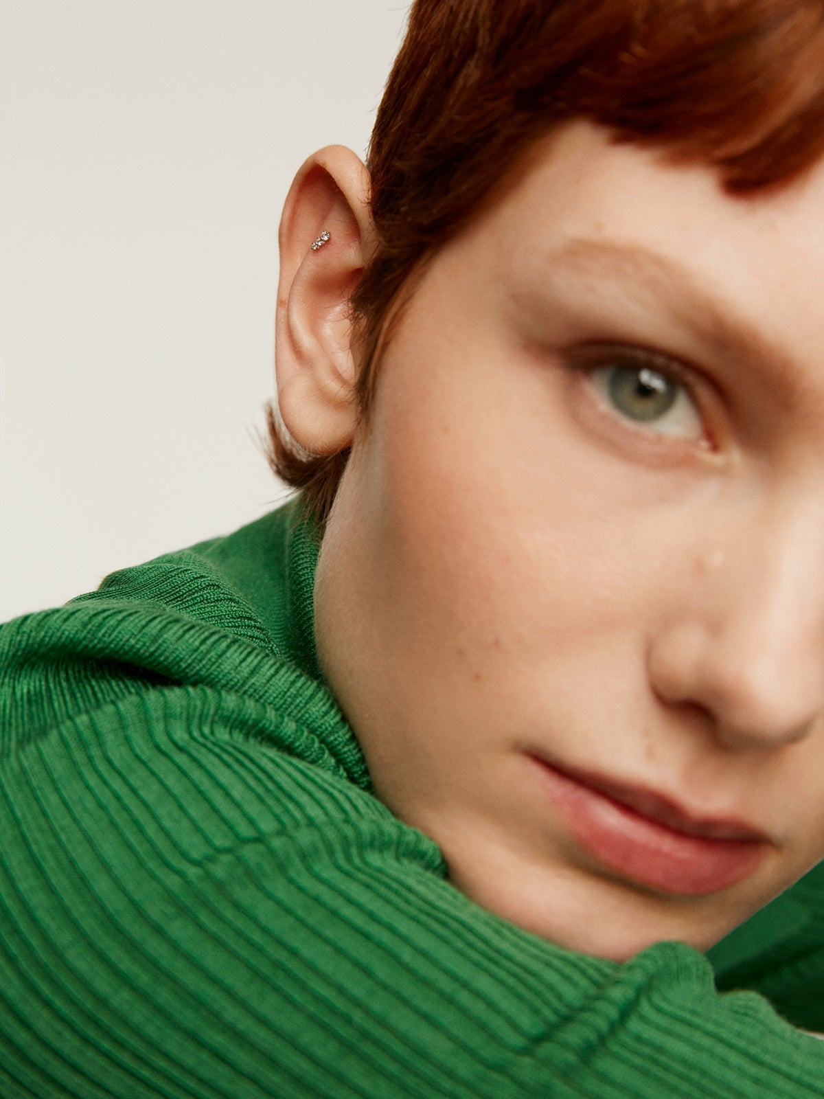 Piercing de oro blanco de 18K con diamantes