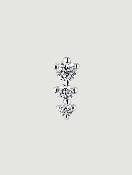 Pendiente individual de oro blanco de 18K con triple diamante