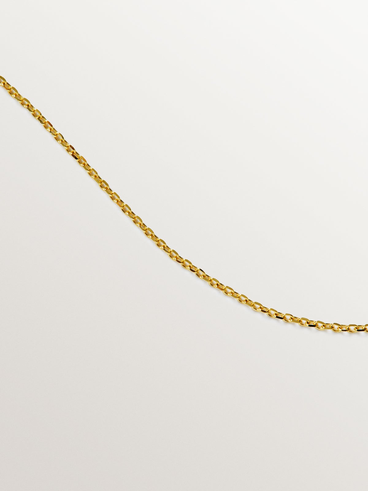 Colgante de oro amarillo de 18K con triple diamante