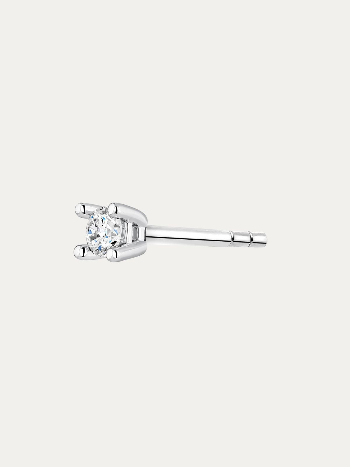 Pendiente solitario de oro blanco de 18K con diamante 0,07 cts