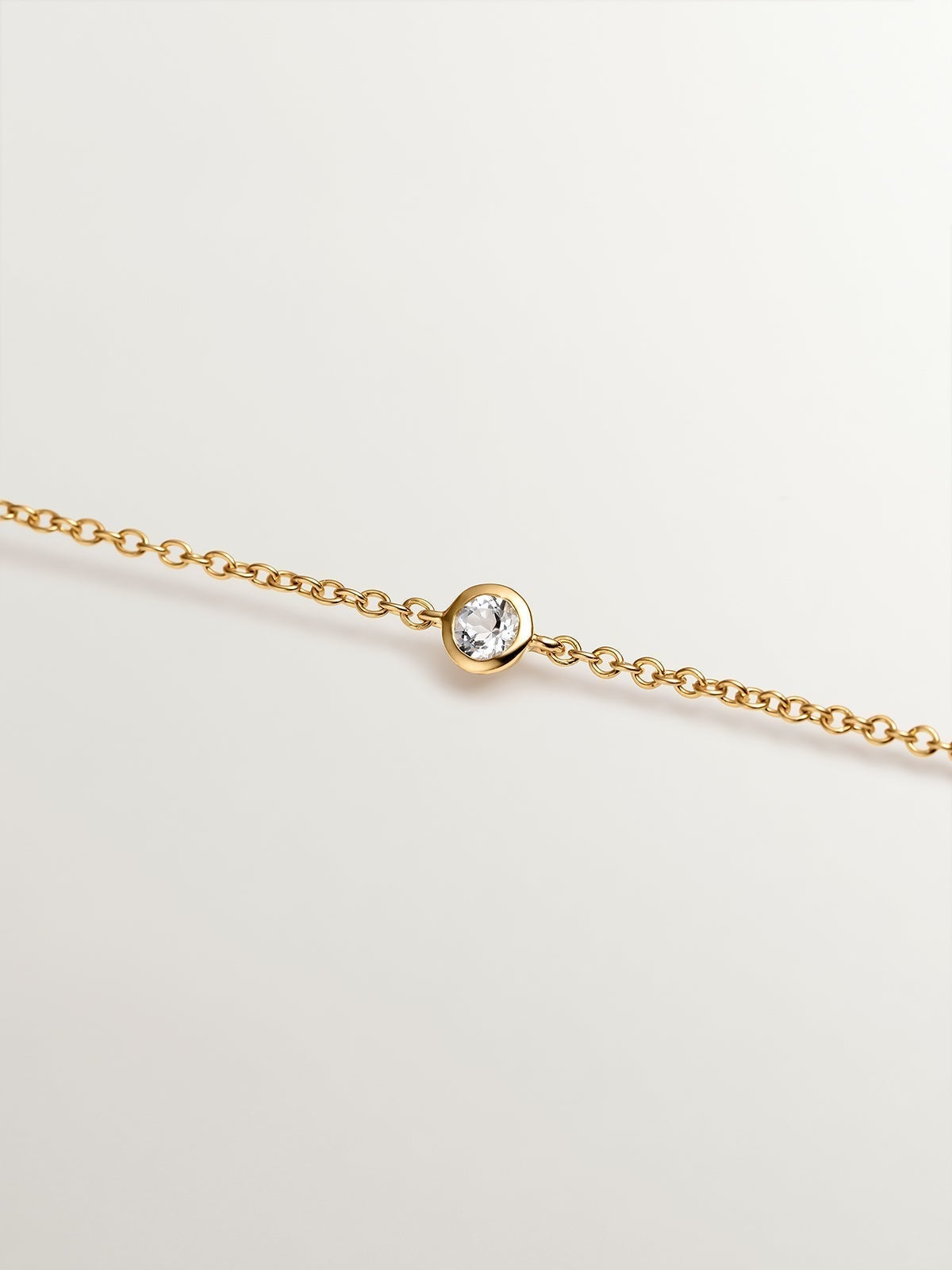Pulsera solitario de plata 925 bañada en oro amarillo de 18K con topacio blanco