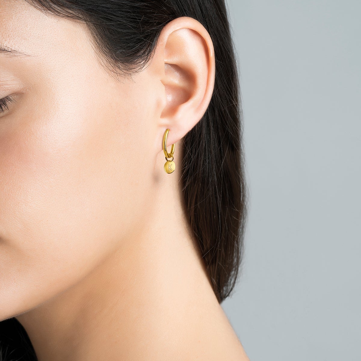 Charm de plata 925 bañada en oro amarillo de 18K con inicial K