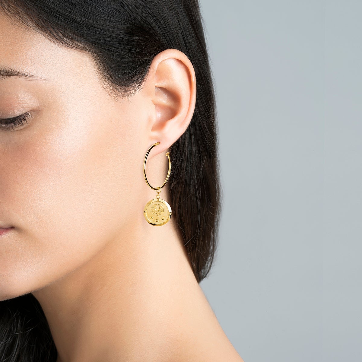 Pendientes de aro con monedas de plata bañadas en oro