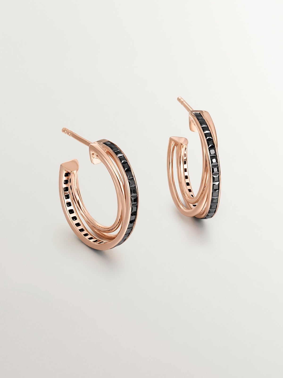 Pendientes de aro triple de plata 925 bañada en oro rosa de 18K con espinelas negras