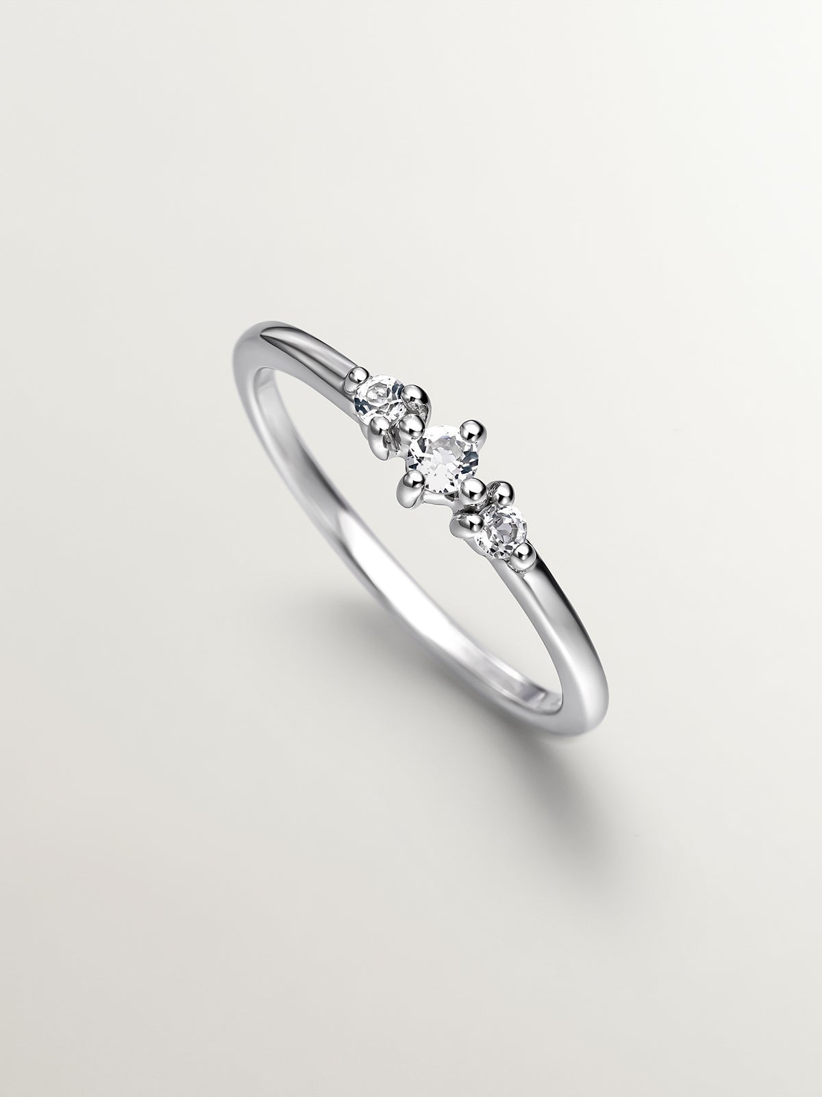 Anillo de plata 925 con topacios blancos