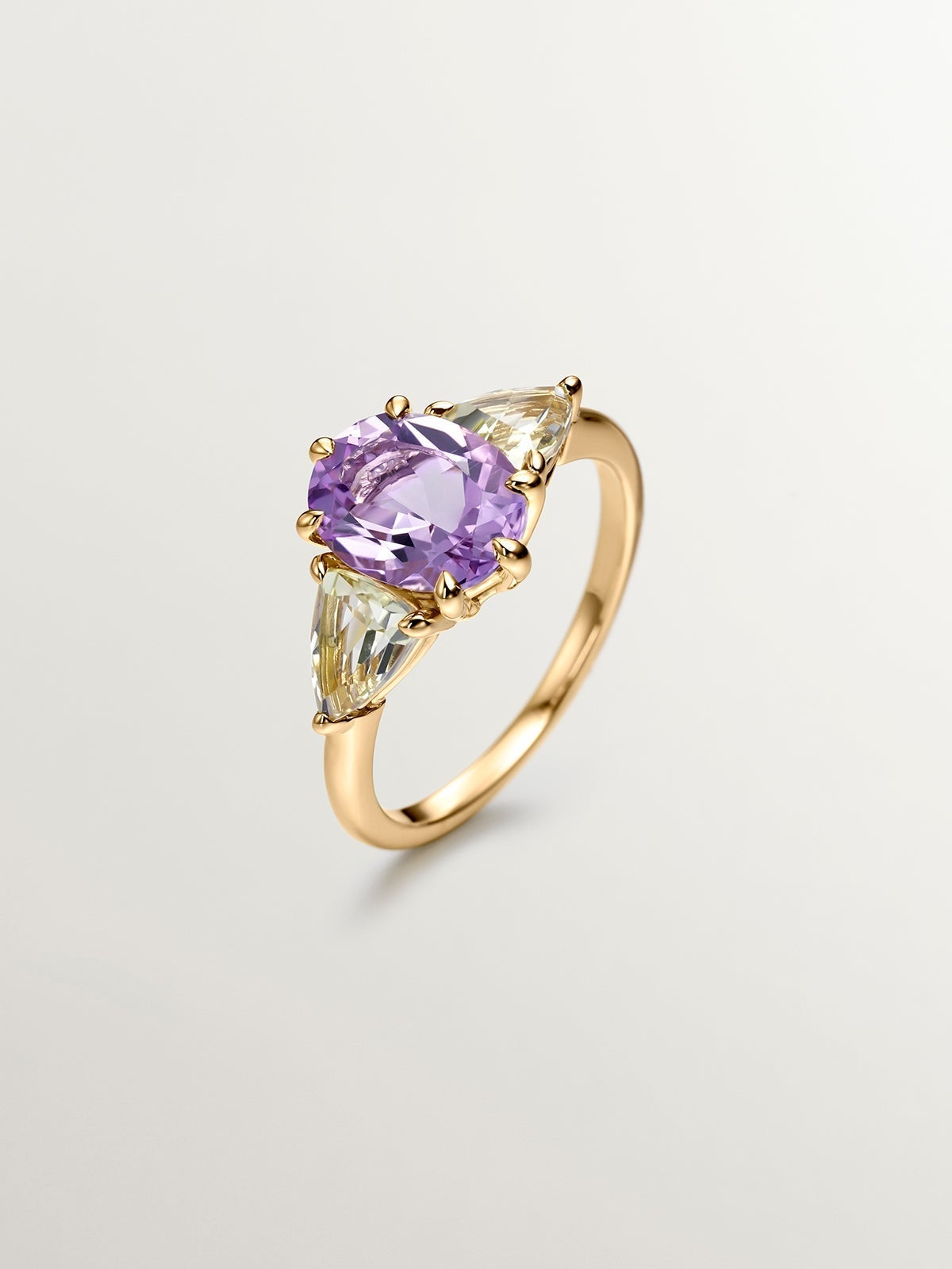 Anillo tresillo de plata 925 bañada en oro amarillo de 18K con amatista morada y cuarzos amarillos