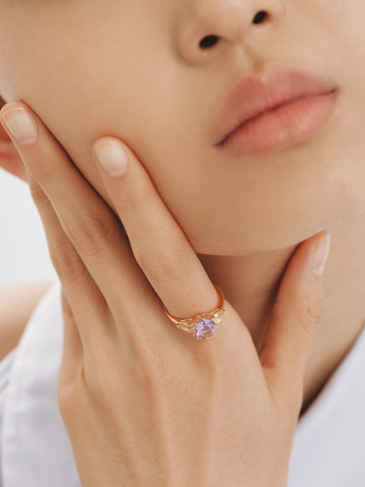 Anillo tresillo de plata 925 bañada en oro amarillo de 18K con amatista morada y cuarzos amarillos