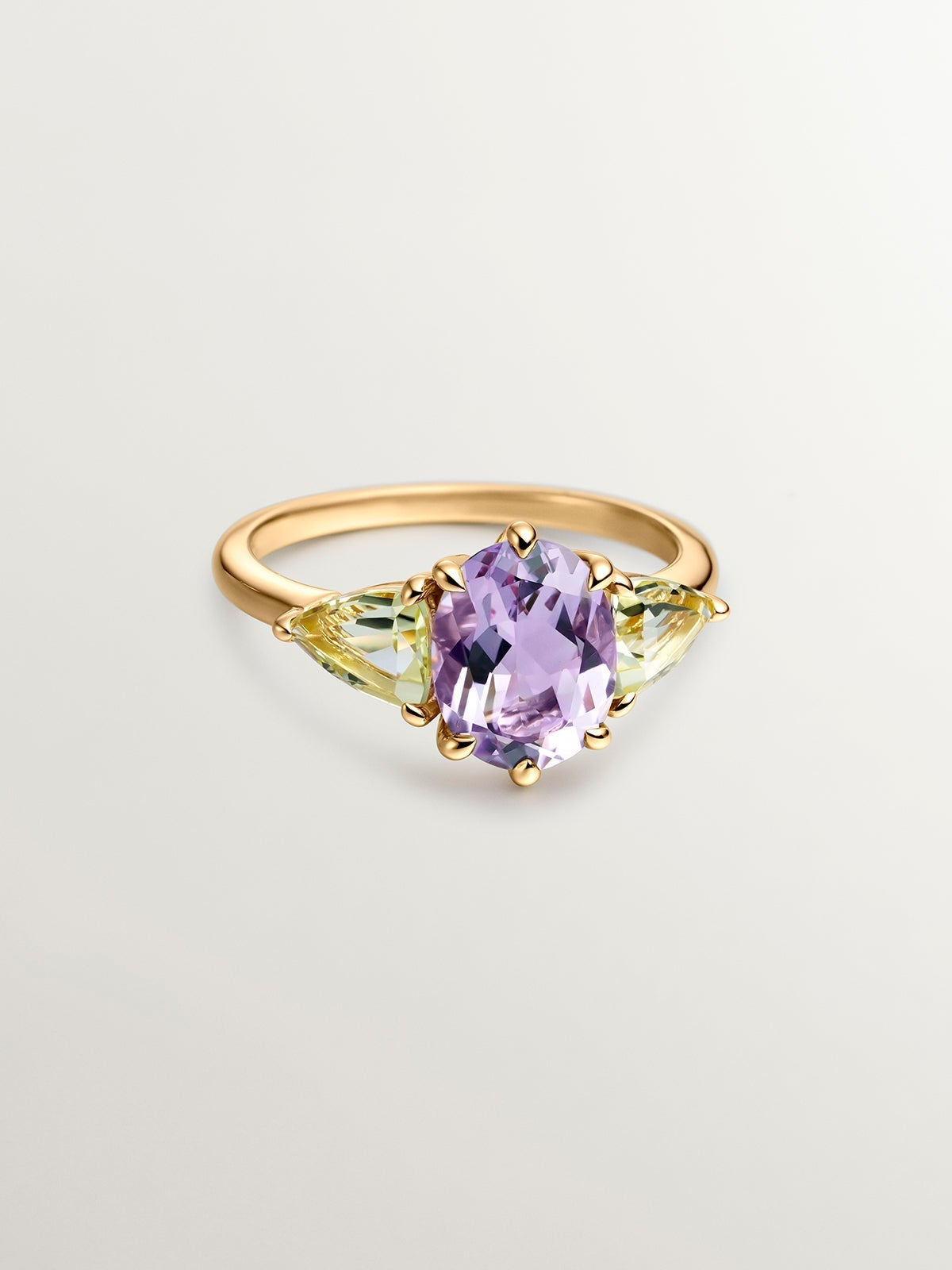 Anillo tresillo de plata 925 bañada en oro amarillo de 18K con amatista morada y cuarzos amarillos