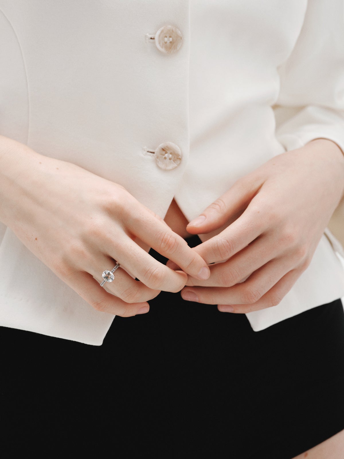 Anillo solitario de plata 925 con cuarzo y topacios blancos