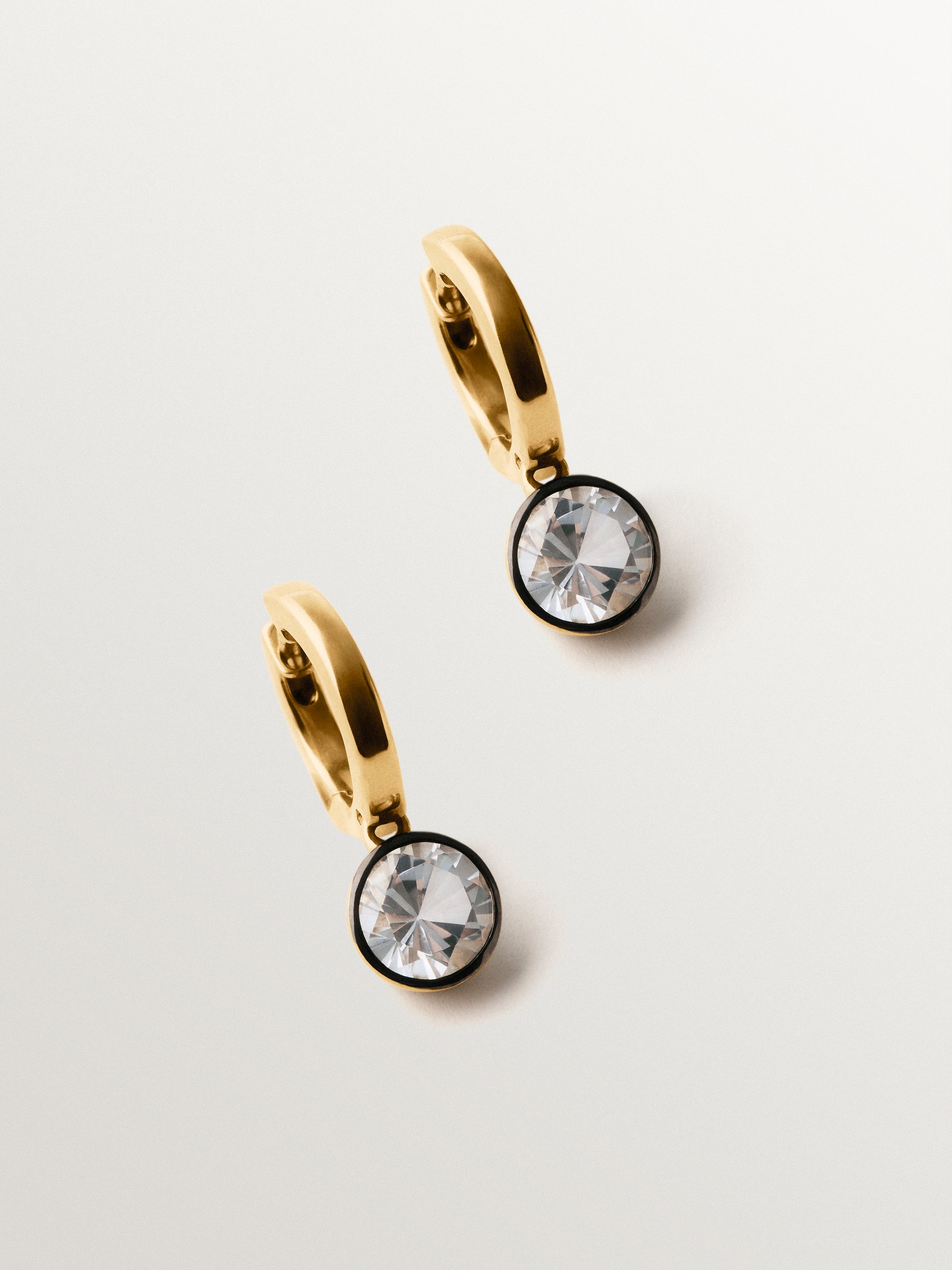 Pendientes de aro bicolor de plata 925 bañada en oro amarillo de 18K con topacios blancos