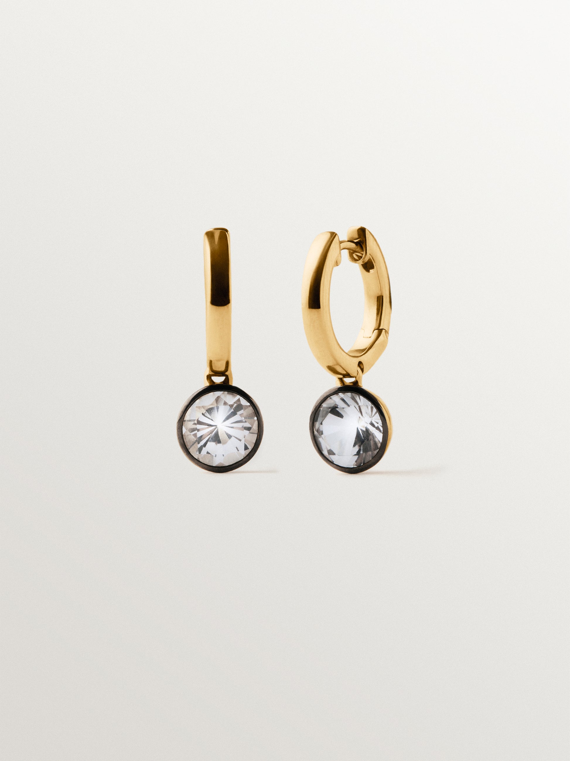 Pendientes de aro bicolor de plata 925 bañada en oro amarillo de 18K con topacios blancos