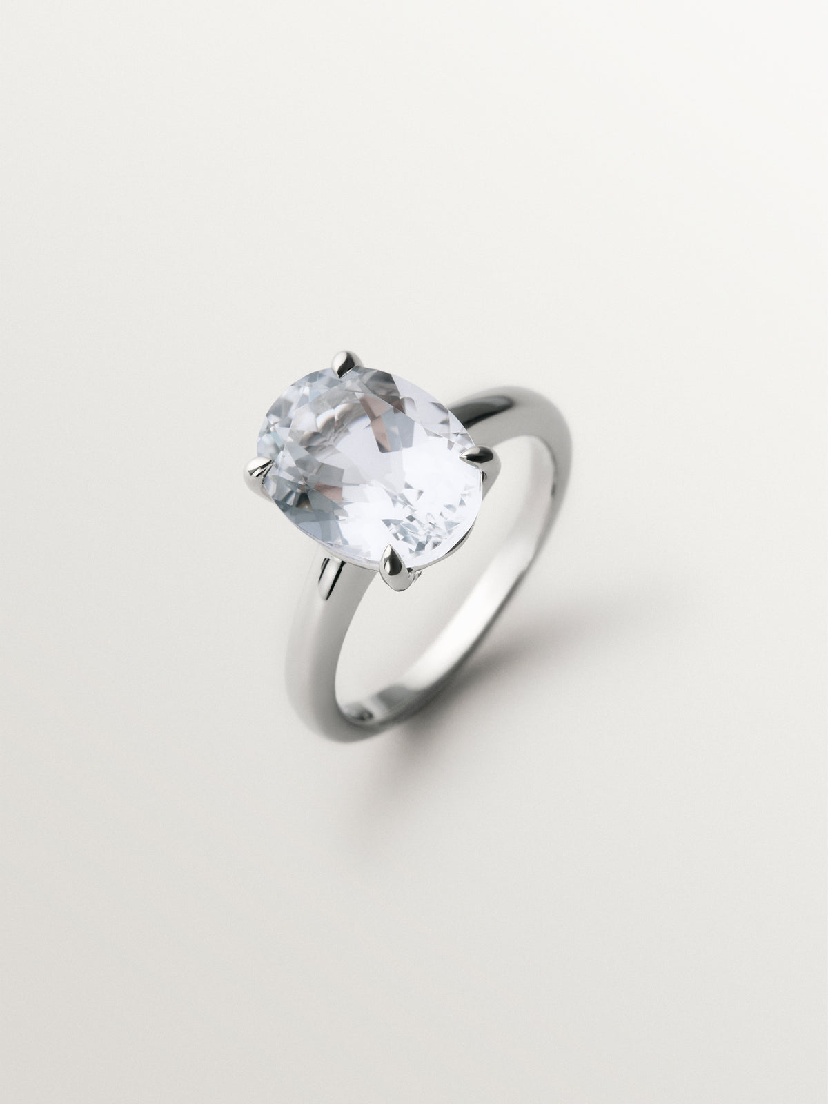 Anillo solitario de plata 925 con topacio blanco