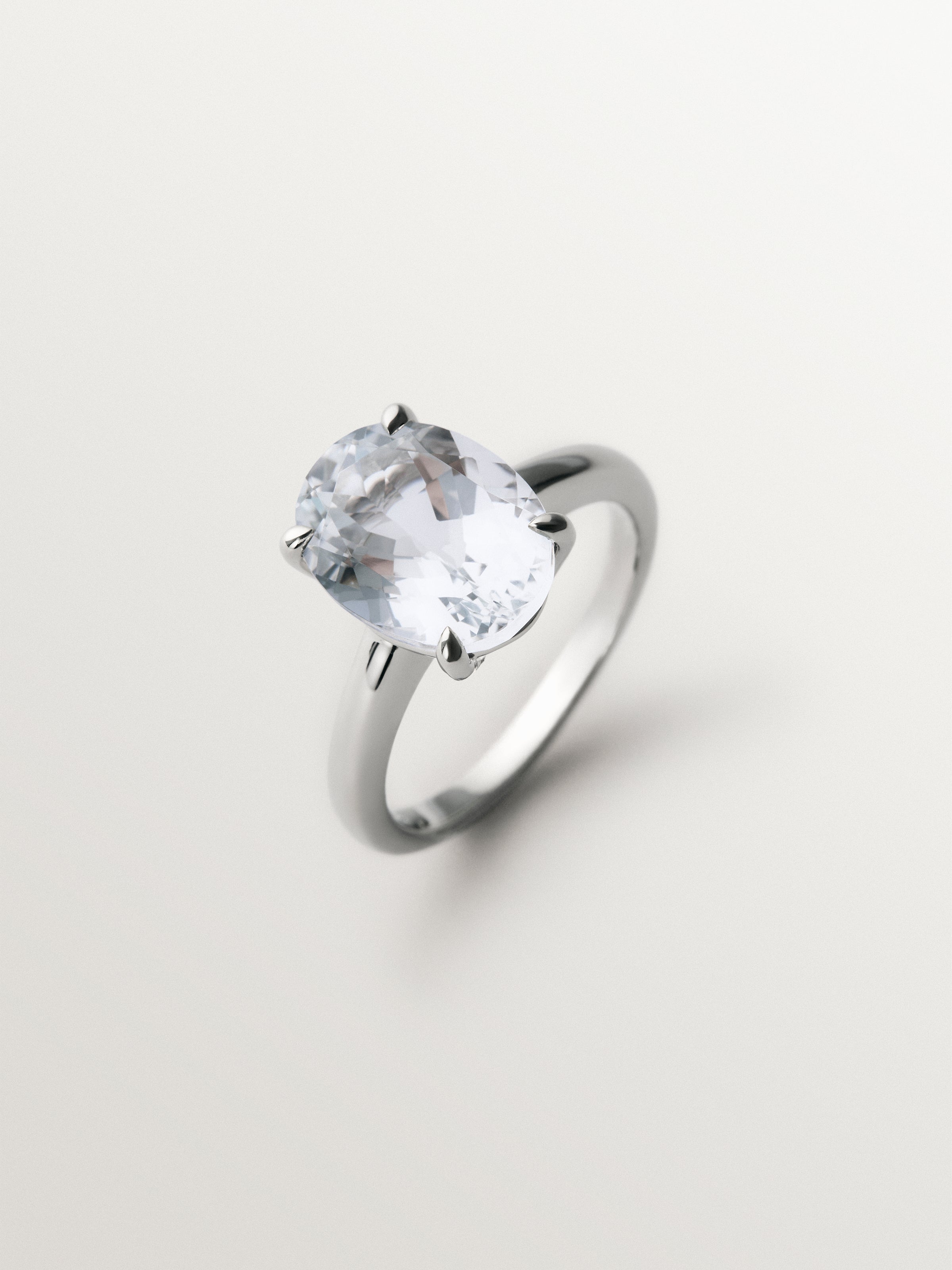 Anillo solitario de plata 925 con topacio blanco