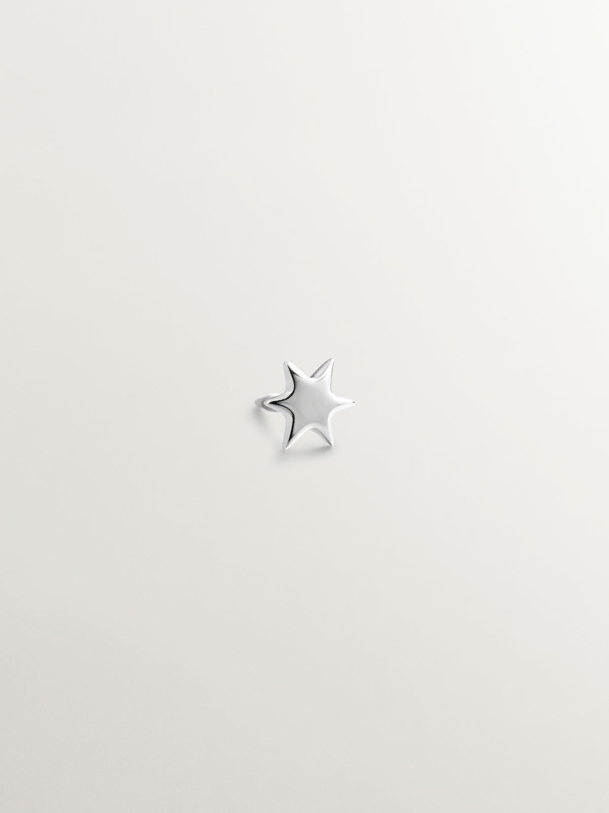 Pendiente individual de oro blanco de 9K con forma de estrella
