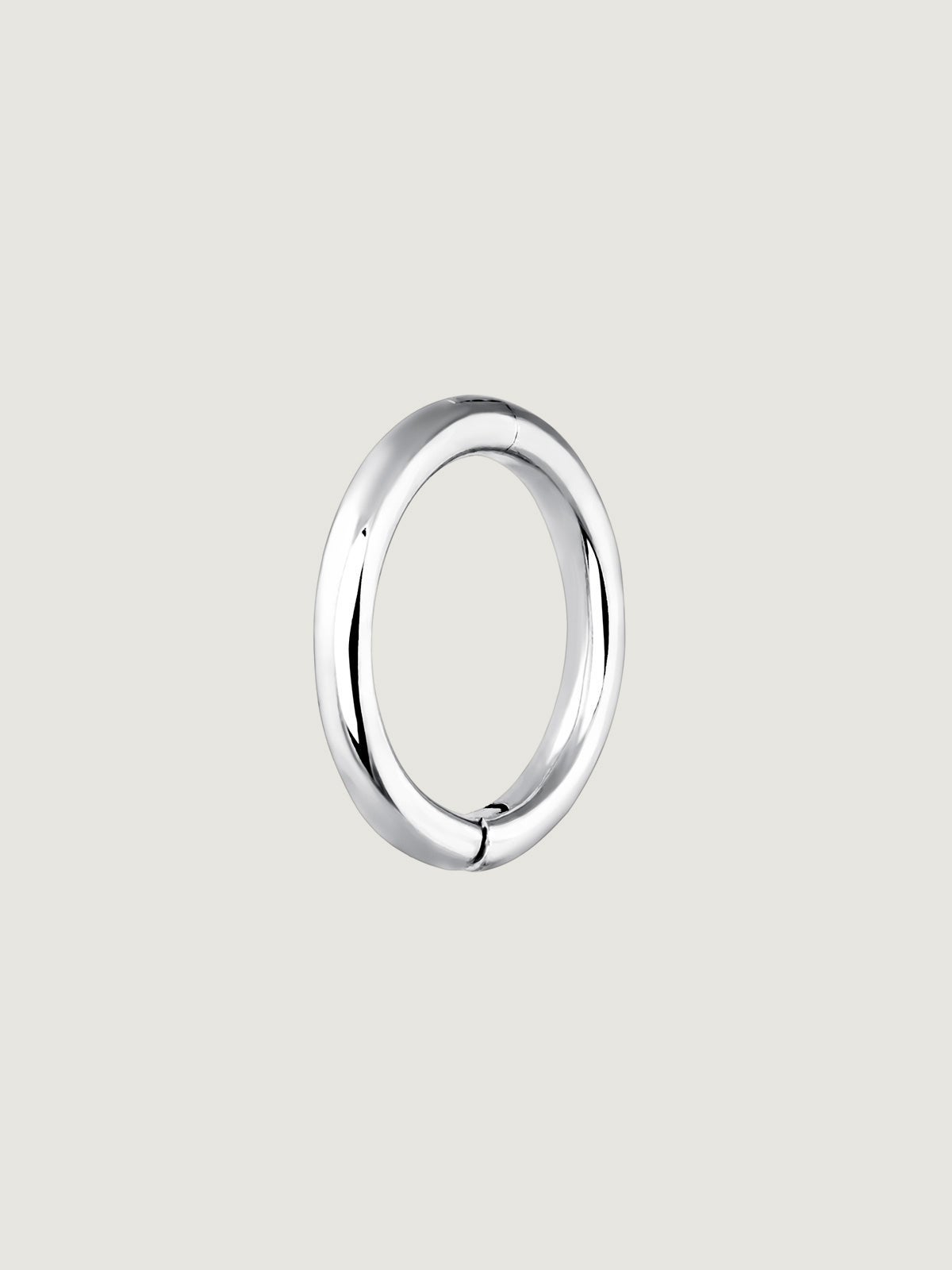 Pendiente de aro pequeño individual de oro blanco de 9K